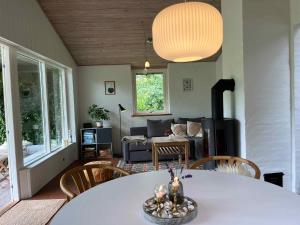 Cosy Summer Cottage Glose To Sandy Beach