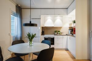 Guestly Homes - 1BR Scandinavian Charm