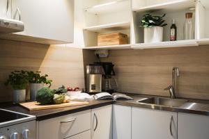 Guestly Homes - 1BR Scandinavian Charm