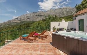 Two-Bedroom Holiday Home In Tucepi