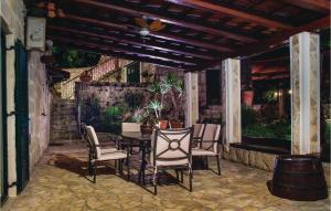 7 Bedroom Gorgeous Home In Grabovac