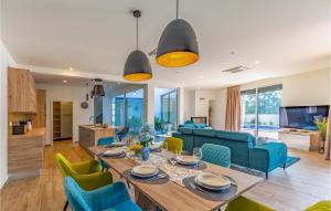 Beautiful Home In Porec With Kitchen 