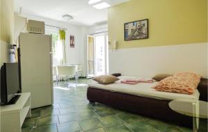 Nice Apartment In Mimice With Wifi