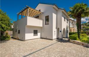 Awesome Home In Malinska With Wifi