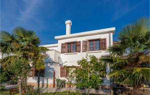 Cozy Apartment In Malinska With Kitchen