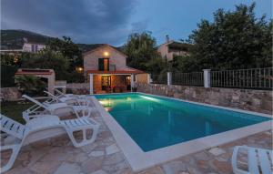 Cozy Home In Ostrvica With Kitchen