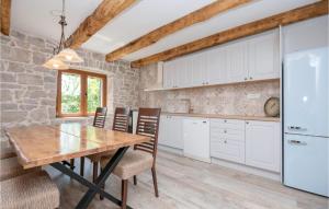 4 Bedroom Lovely Home In Donji Vinjani