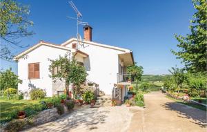 One-Bedroom Apartment Groznjan 01