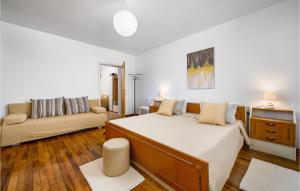 One-Bedroom Apartment Groznjan 01