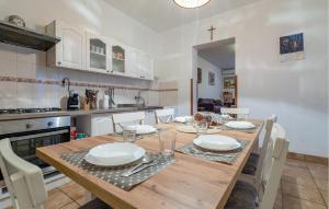 Beautiful Home In Dalj With Wifi