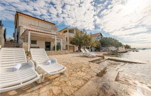 Cozy Apartment In Bibinje