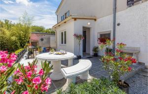 Nice Apartment In Smrika With Kitchen