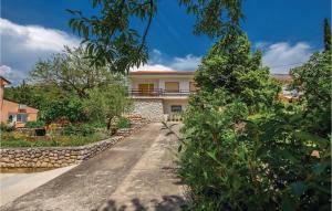 Nice Apartment In Smrika With Kitchen