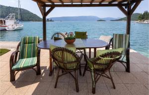 2 Bedroom Awesome Apartment In Blace 