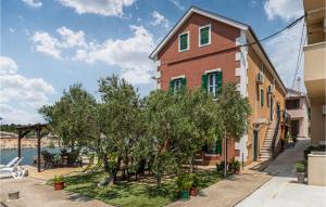 2 Bedroom Awesome Apartment In Blace 
