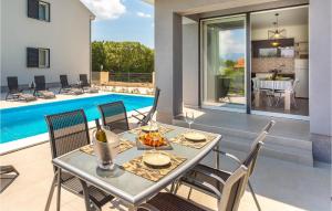 Beautiful Apartment In Vrbnik With Wifi 