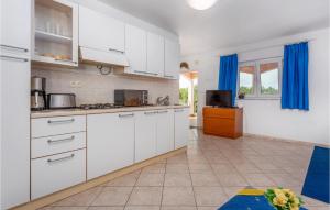 1 Bedroom Lovely Apartment In Malinska