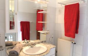 Maisons de vacances Cozy Home In Avignon With Wifi : Maison de Vacances 4 Chambres
