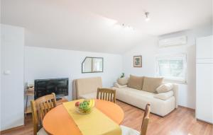 Cozy Apartment In Malinska Dubasnica