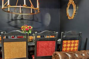 Buxtons Victorian Bijoux House - Whole Place