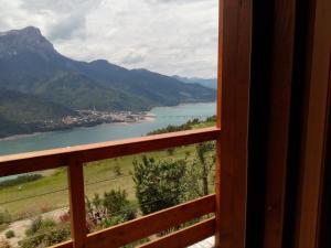 Chalets chalet a Puy Sanieres avec vue sur le lac de Serre Poncon : photos des chambres