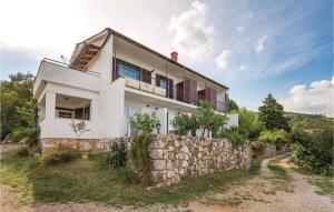 2 Bedroom Lovely Apartment In Brsec