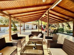 Villa Sophia Central with private plunge pool by DadoVillas