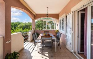 Three-Bedroom Holiday Home In Murvica