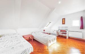 Maisons de vacances Amazing Home In Rubercy With Sauna : photos des chambres