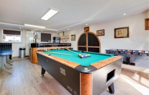 Cozy Home In Brezane Lekenicke