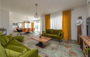 3 Bedroom Nice Home In Sevid 