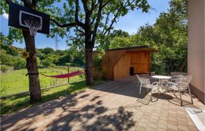 2 Bedroom Cozy Apartment In Kastav 