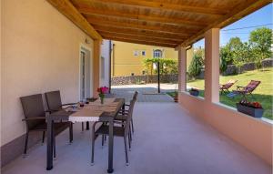 2 Bedroom Cozy Apartment In Kastav