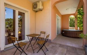 2 Bedroom Cozy Apartment In Kastav