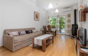 2 Bedroom Cozy Apartment In Kastav 
