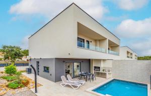 Stunning Home In Liznjan