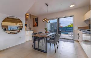 Stunning Home In Liznjan