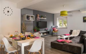 Nice Home In Fazana With Wifi 