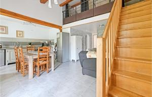 Appartements 3 Bedroom Amazing Apartment In Codognan : photos des chambres