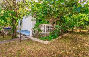 2 Bedroom Stunning Home In Pakostane