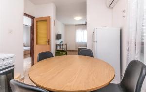 2 Bedroom Stunning Home In Pakostane