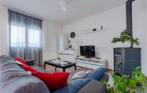 2 Bedroom Lovely Apartment In Vela Luka