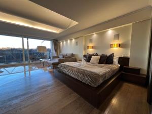 Sky-High Sauna Penthouse Retreat with City Views