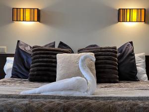 Sky-High Sauna Penthouse Retreat with City Views