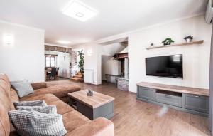 Gorgeous Home In Roc With Wifi