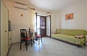 Nice Apartment In Racisce With Wifi