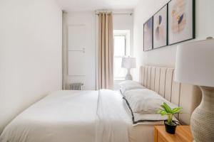 61-3C Renovated 2BR Sleeps 5 Prime Upper east