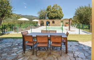 Maisons de vacances Awesome Home In Santa Maria Poggio : photos des chambres