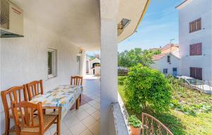 Amazing Apartment In Kastel Stari