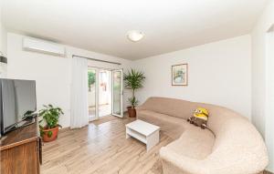 Amazing Apartment In Kastel Stari